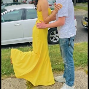 Prom dress size large! Was sewn to fit a medium/small but can be removed easily!